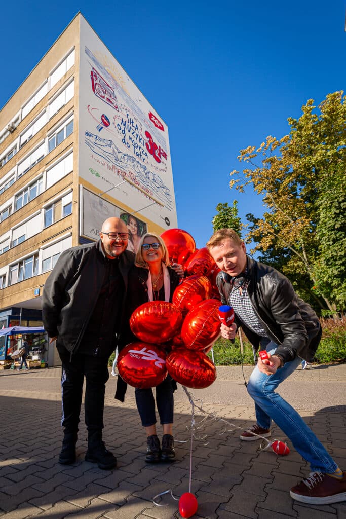 Urodzinowy ekomural Radia Zet. Prowadzący poranek Radio Zet