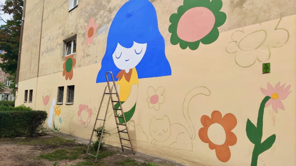Eko mural malowany pod okiem Jimena Caamano - Pum Pum w ramach BraveKids2021 farbami antysmogowymi KNOxOUT